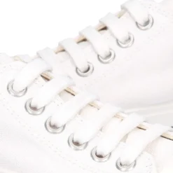 Zapatilla niños CASUAL OKAA con puntera y cordones en color blanco.