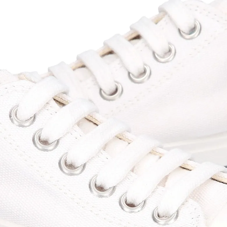 Zapatilla niños CASUAL OKAA con puntera y cordones en color blanco.