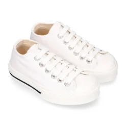 Zapatilla niños CASUAL OKAA con puntera y cordones en color blanco.