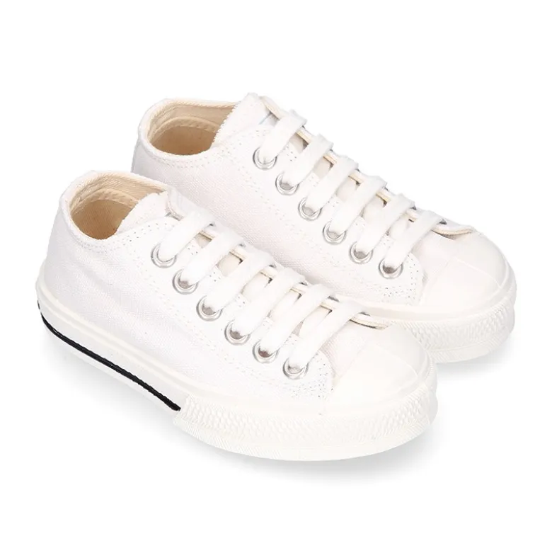 Zapatilla niños CASUAL OKAA con puntera y cordones en color blanco.