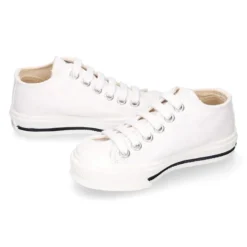 Zapatilla niños CASUAL OKAA con puntera y cordones en color blanco.