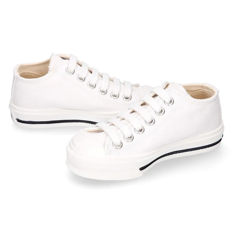 Zapatilla niños CASUAL OKAA con puntera y cordones en color blanco.