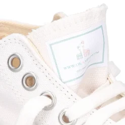 Zapatilla niños CASUAL OKAA con puntera y cordones en color blanco.