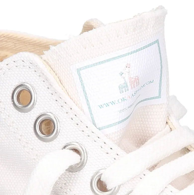 Zapatilla niños CASUAL OKAA con puntera y cordones en color blanco.