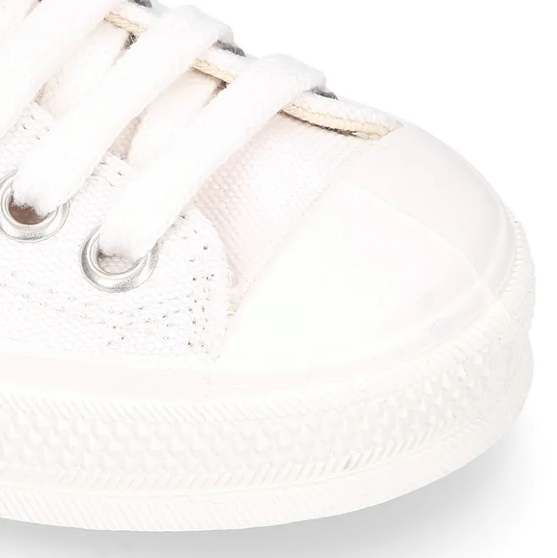 Zapatilla niños CASUAL OKAA con puntera y cordones en color blanco.