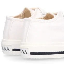 Zapatilla niños CASUAL OKAA con puntera y cordones en color blanco.