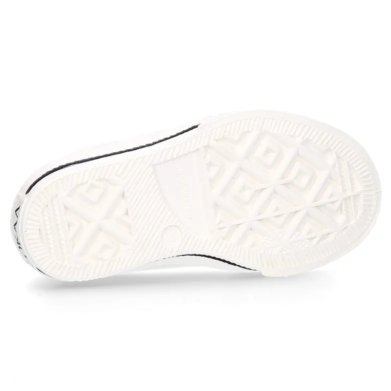 Zapatilla niños CASUAL OKAA con puntera y cordones en color blanco.