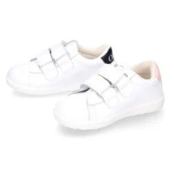 Zapatilla niños colegial OKAA sin cordones, rayas laterales y puntera reforzada en piel lavable.