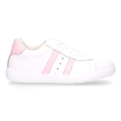 Zapatilla niños colegial OKAA con cordones, rayas laterales y puntera reforzada en piel lavable.