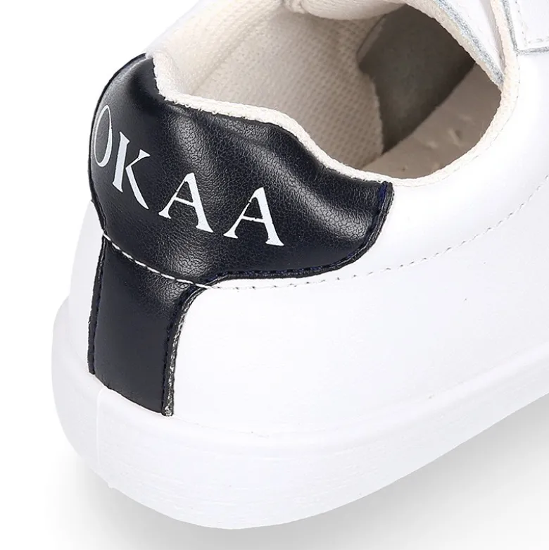 Zapatilla niños colegial OKAA con cordones y diseño con bandera en piel lavable.