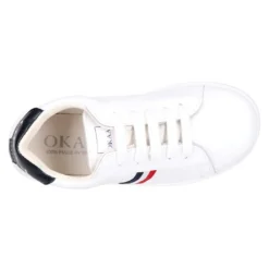 Zapatilla niños colegial OKAA con cordones y diseño con bandera en piel lavable.