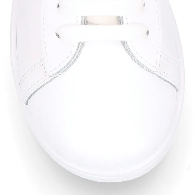 Zapatilla niños colegial OKAA con cordones y diseño con bandera en piel lavable.