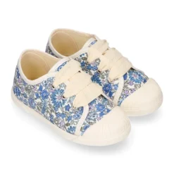 Zapatilla niños con cordones lazo y puntera en LIBERTY.
