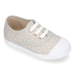 Zapatilla niños con cordones y puntera en lona con ESTRELLAS.