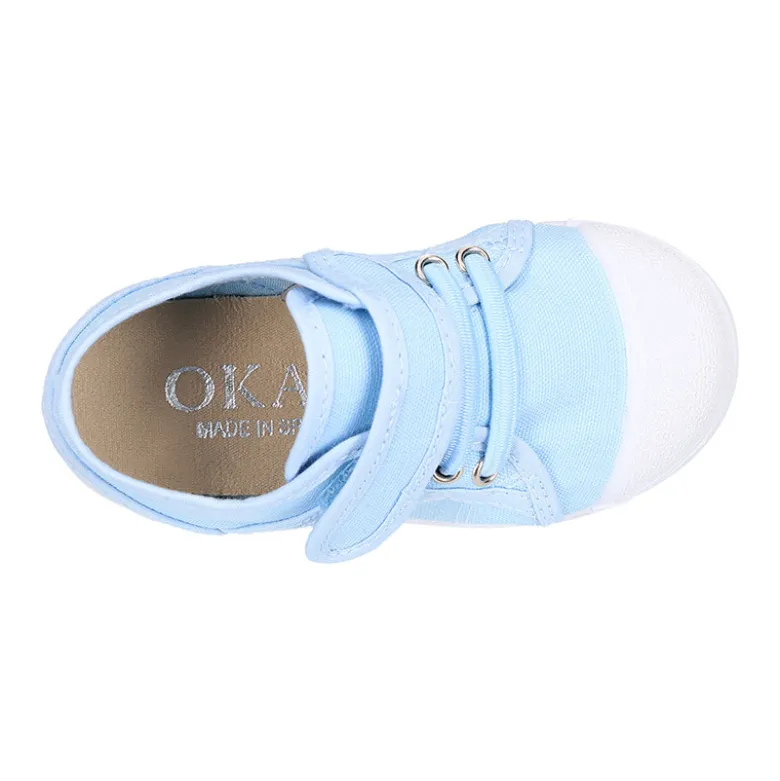 Zapatilla niños con puntera y cordones elásticos en lona en colores pastel.
