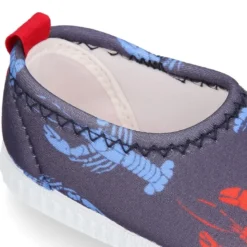 Zapatilla niños NEOPRENO con diseño con LANGOSTAS para playa y piscina.