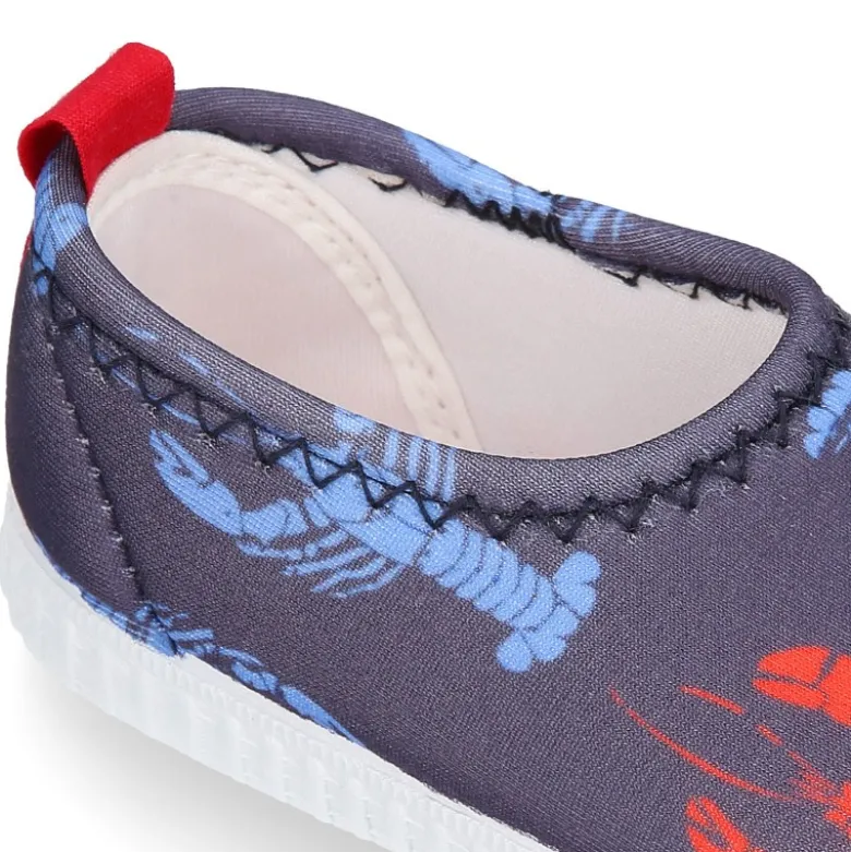 Zapatilla niños NEOPRENO con diseño con LANGOSTAS para playa y piscina.