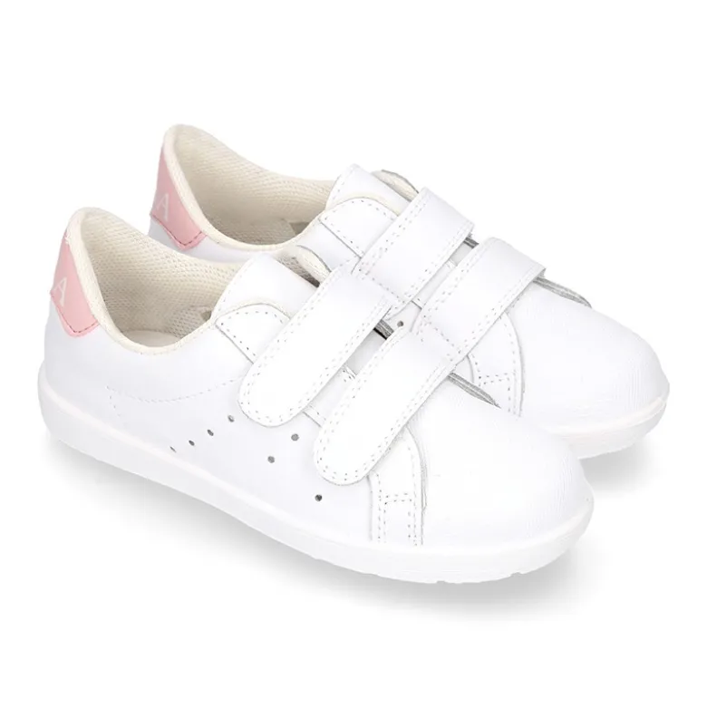 Zapatilla niños OKAA sin cordones en piel lavable.