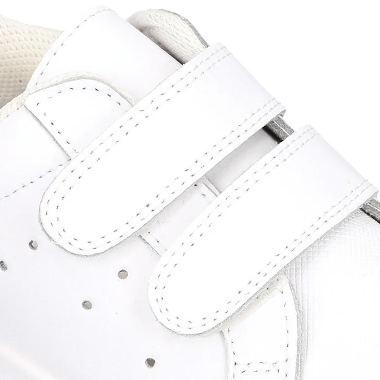 Zapatilla niños OKAA sin cordones en piel lavable.