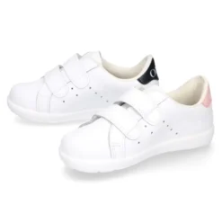 Zapatilla niños OKAA sin cordones en piel lavable.