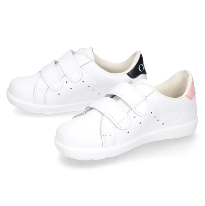 Zapatilla niños OKAA sin cordones en piel lavable.