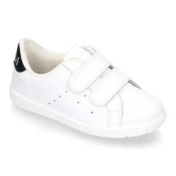 Zapatilla niños OKAA sin cordones en piel lavable.