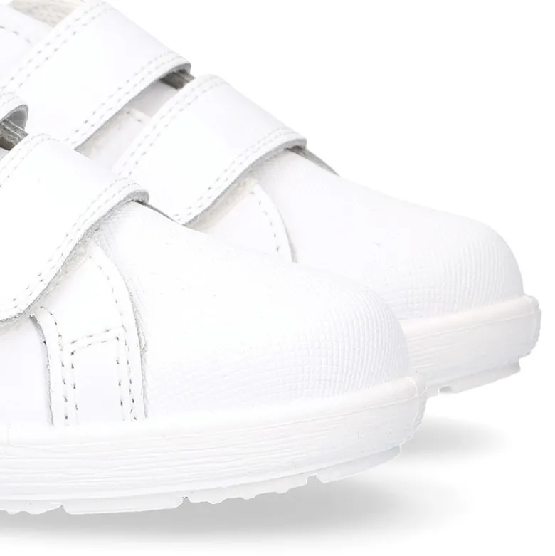 Zapatilla niños OKAA sin cordones en piel lavable.
