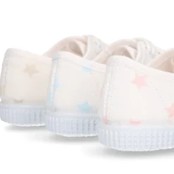 Zapatilla niños tipo Bamba con cordones en lona con estrellas pasteles.