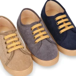 Zapatilla niños vestir OKAA en Pana con cordones.