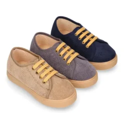 Zapatilla niños vestir OKAA en Pana con cordones.