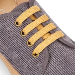 Zapatilla niños vestir OKAA en Pana con cordones.