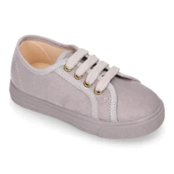 Zapatilla niños vestir OKAA en Serratex con cordones en colores pasteles.