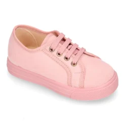 Zapatilla niños vestir OKAA en Serratex con cordones en colores pasteles.
