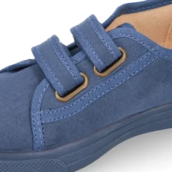 Zapatilla niños vestir OKAA sin cordones en Serratex.