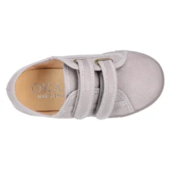 Zapatilla niños vestir OKAA sin cordones en Serratex.