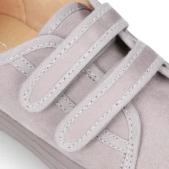 Zapatilla niños vestir OKAA sin cordones en Serratex.