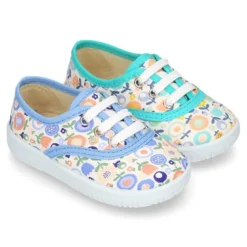 Zapatilla o bamba en lona con dibujos de flores para niños y niñas.