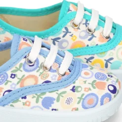 Zapatilla o bamba en lona con dibujos de flores para niños y niñas.