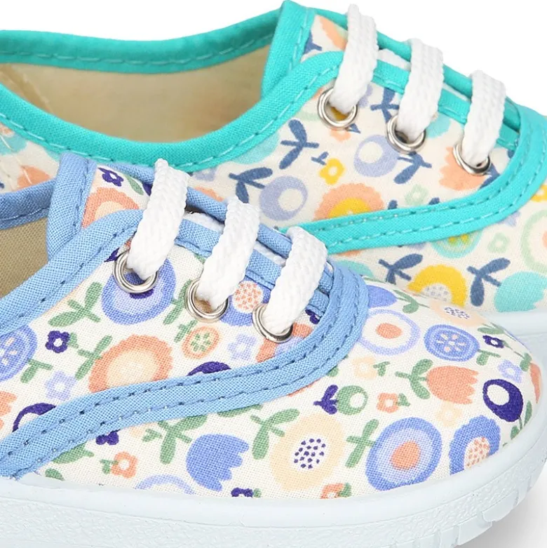 Zapatilla o bamba en lona con dibujos de flores para niños y niñas.
