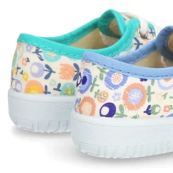 Zapatilla o bamba en lona con dibujos de flores para niños y niñas.