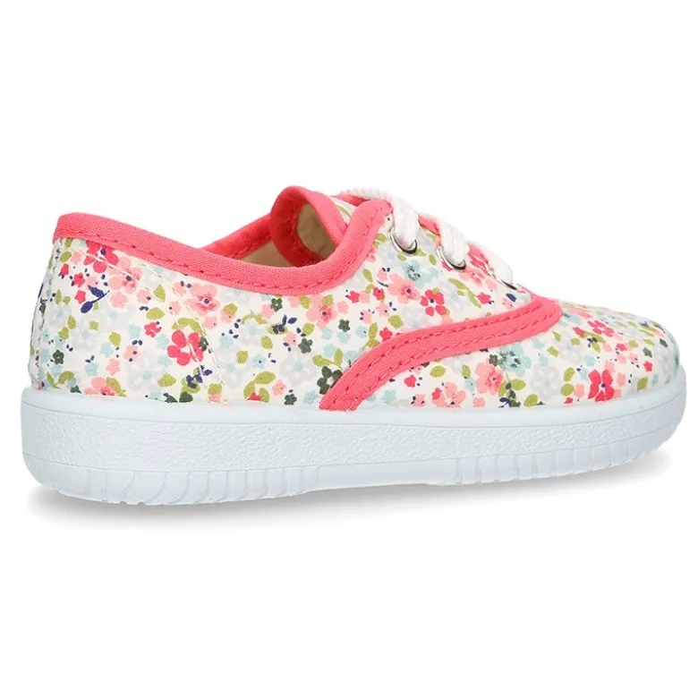 Zapatilla o BAMBA en lona con flores tipo inglés.