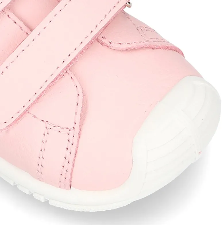 Zapatilla o Deportiva niños sin cordones, con puntera y talonera reforzadas en piel lavable.