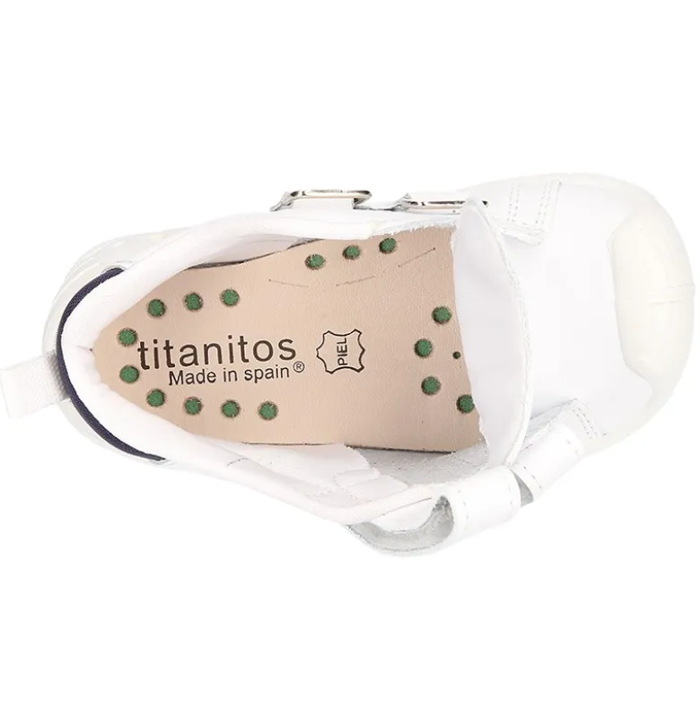 Zapatilla o Deportiva niños sin cordones, con puntera y talonera reforzadas en piel lavable.