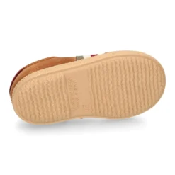 Zapatilla o Tenis niño en Serratex con cordones en colores de moda.