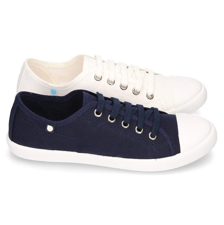 Zapatilla tipo bamba con cordones y puntera.
