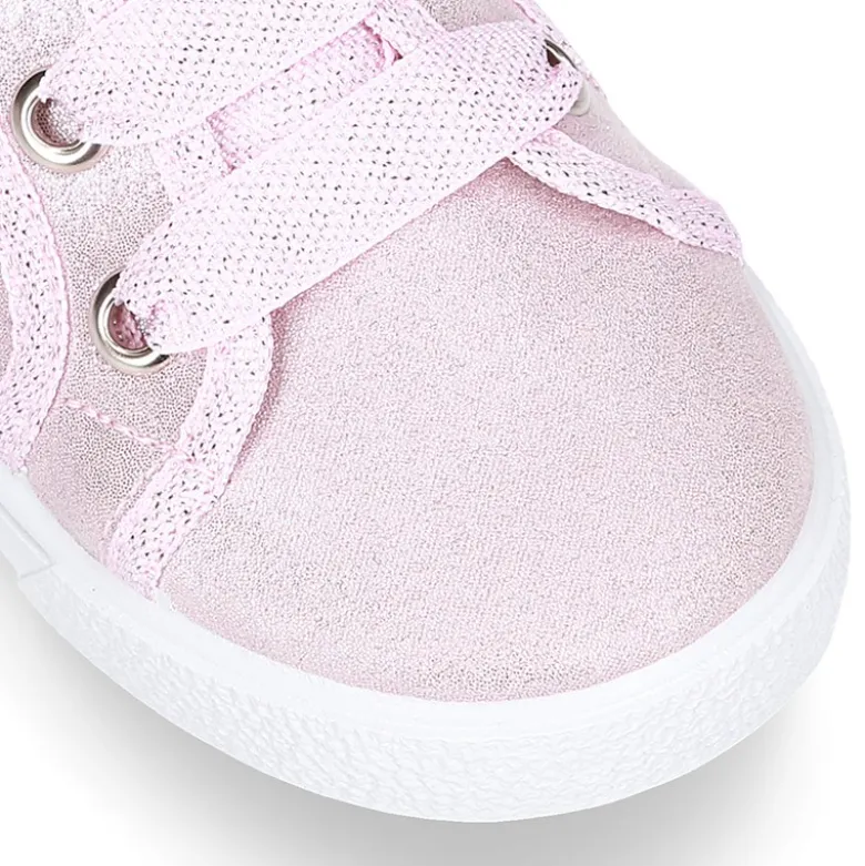 Zapatilla tipo bamba con cordones en lona METALIZADA.
