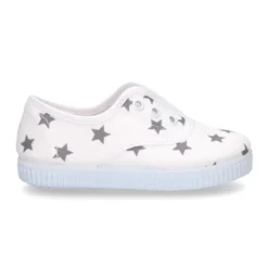 Zapatilla tipo bamba con elástico en lona con estrellas.