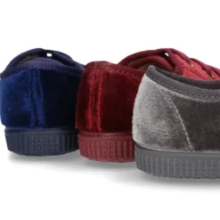 Zapatilla tipo BAMBA niños con cordones en terciopelo.