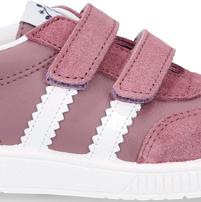 Zapatilla tipo Tenis niños sin cordones en piel napa combinada con piel serraje.