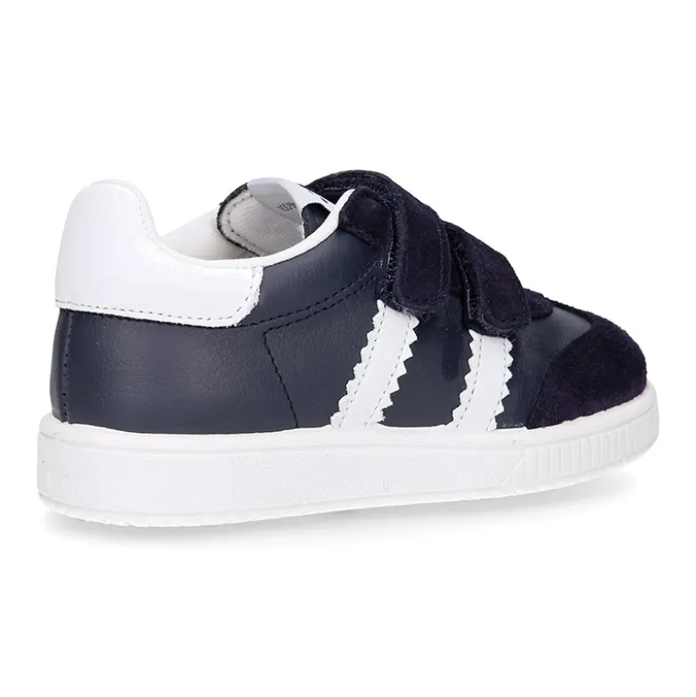 Zapatilla tipo Tenis niños sin cordones en piel napa combinada con piel serraje.
